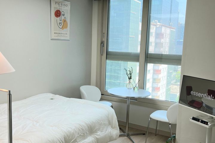 5 mins from Gadi Station ❤️ Fully furnished ( 3th image