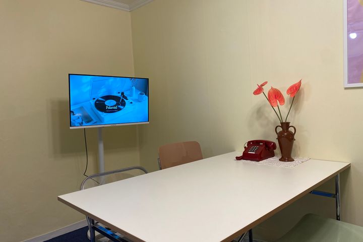 5 minutes from Sinchon Station / 1st floor, p 2th image