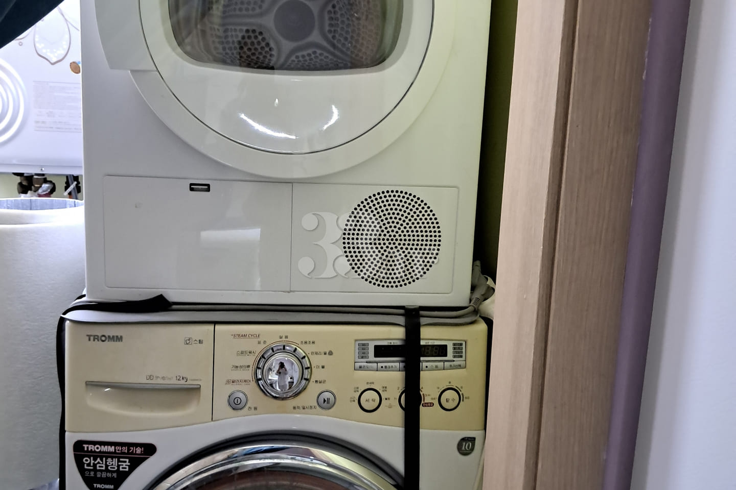 Fully furnished, spacious studio-style unit 9th image