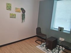 Japanese micro-home with easy parking 2th image