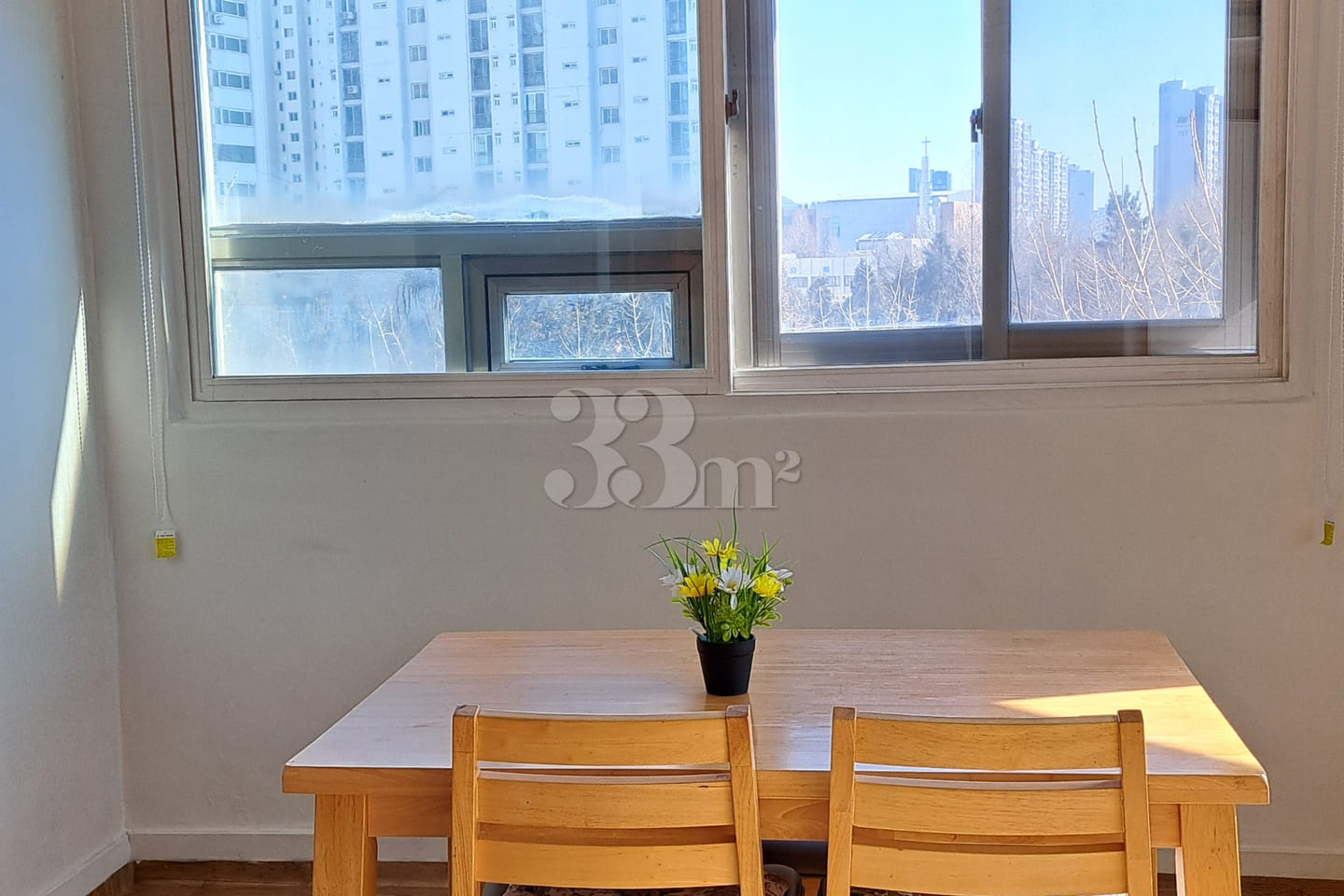 Line 7 Station Area: 4 Restaurants with a Vie 1th image