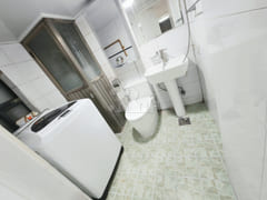 Fully furnished studio, 7-minute walk from Se 12th image