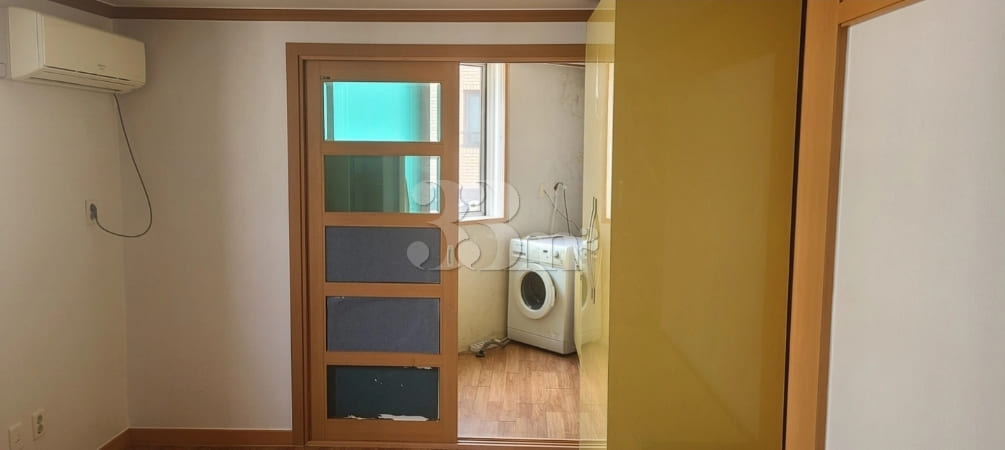 Bright studio apartment in Cheongdang-dong 3th image