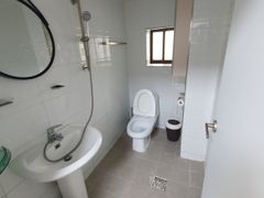 Neat and cozy, just like an apartment. 14th image