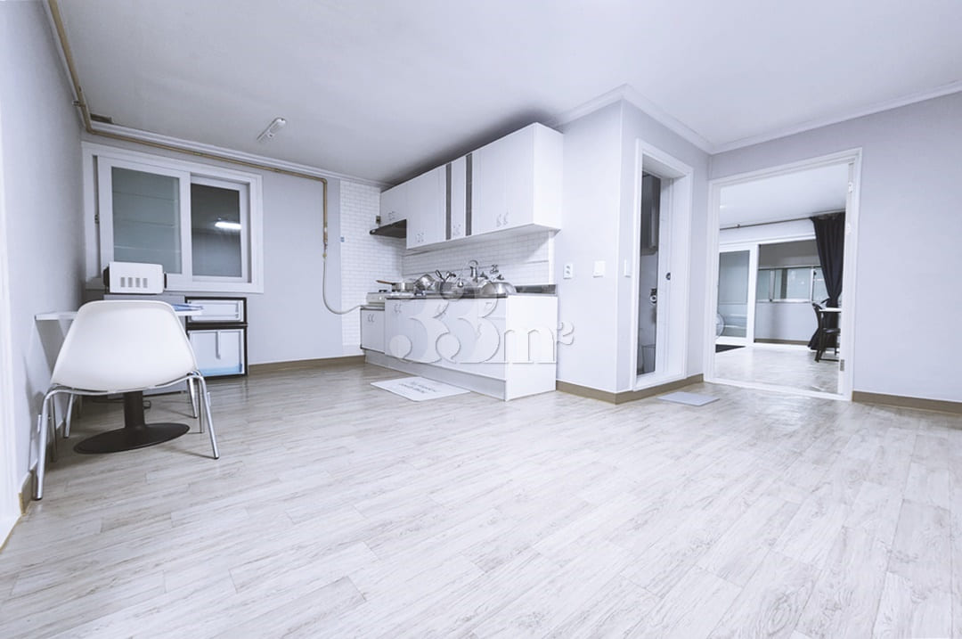 Fully furnished two-room unit, 5 minutes from 7th image