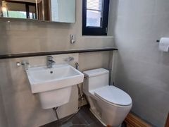 Three-bedroom detached house with a fireplace 6th image