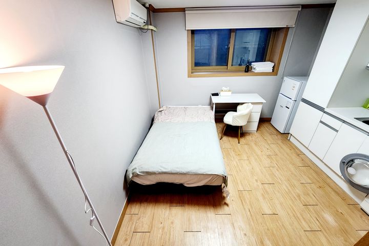 Near the subway station, individual heating, 1th image