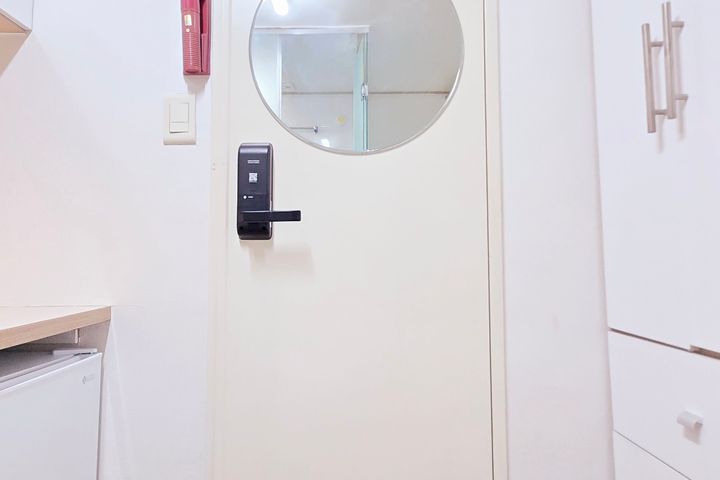Studio apartment with an exterior window for  4th image