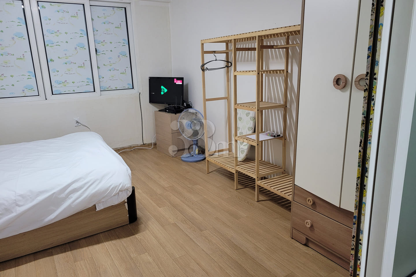 2 bedrooms, 2 queen beds, 1 single bed 7th image