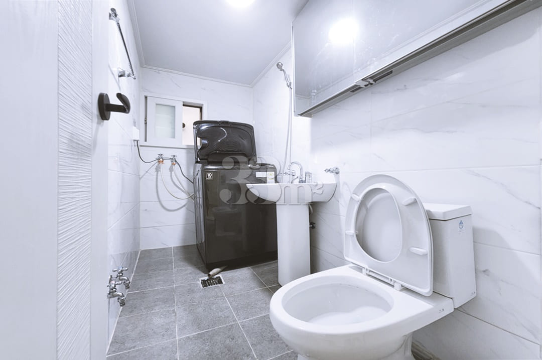 Fully furnished two-room unit, 5 minutes from 11th image