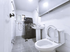 Fully furnished two-room unit, 5 minutes from 11th image