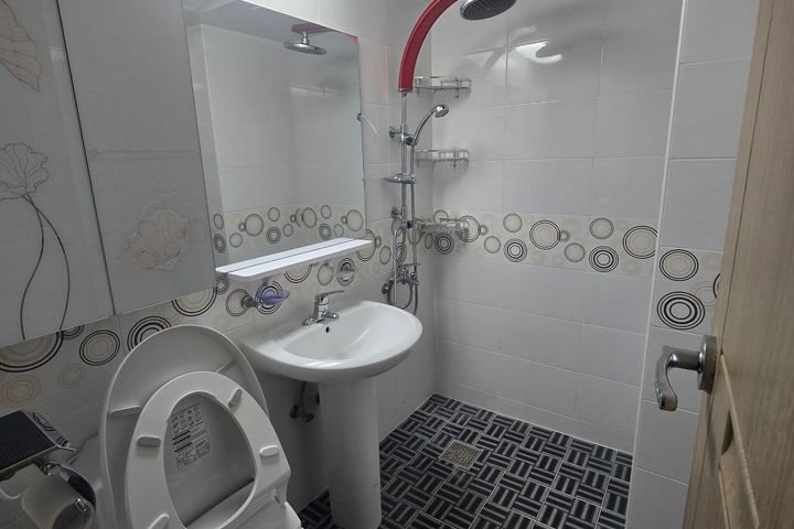 Inquiring about the included amenities/applia 8th image