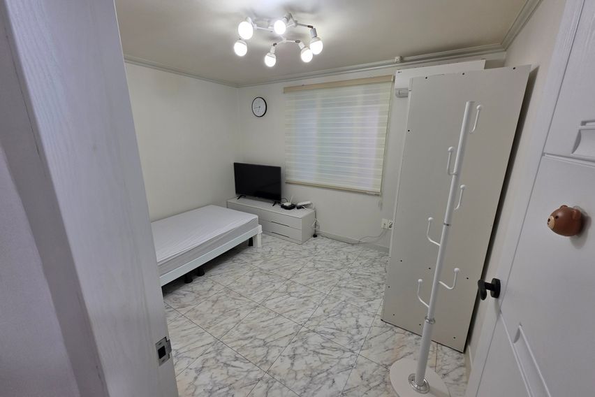 광장로 하얀집 201호