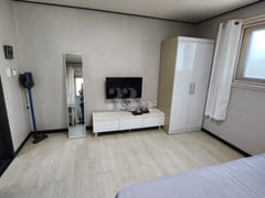 The hottest spot on the 2nd floor in Jochon-d 3th image