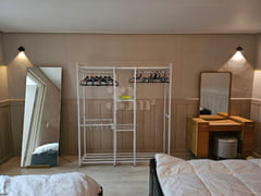 A lovely, well-appointed home 4th image