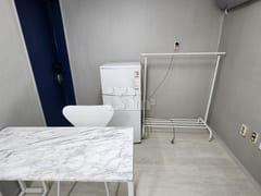 Clean, south-facing studio apartment 6th image
