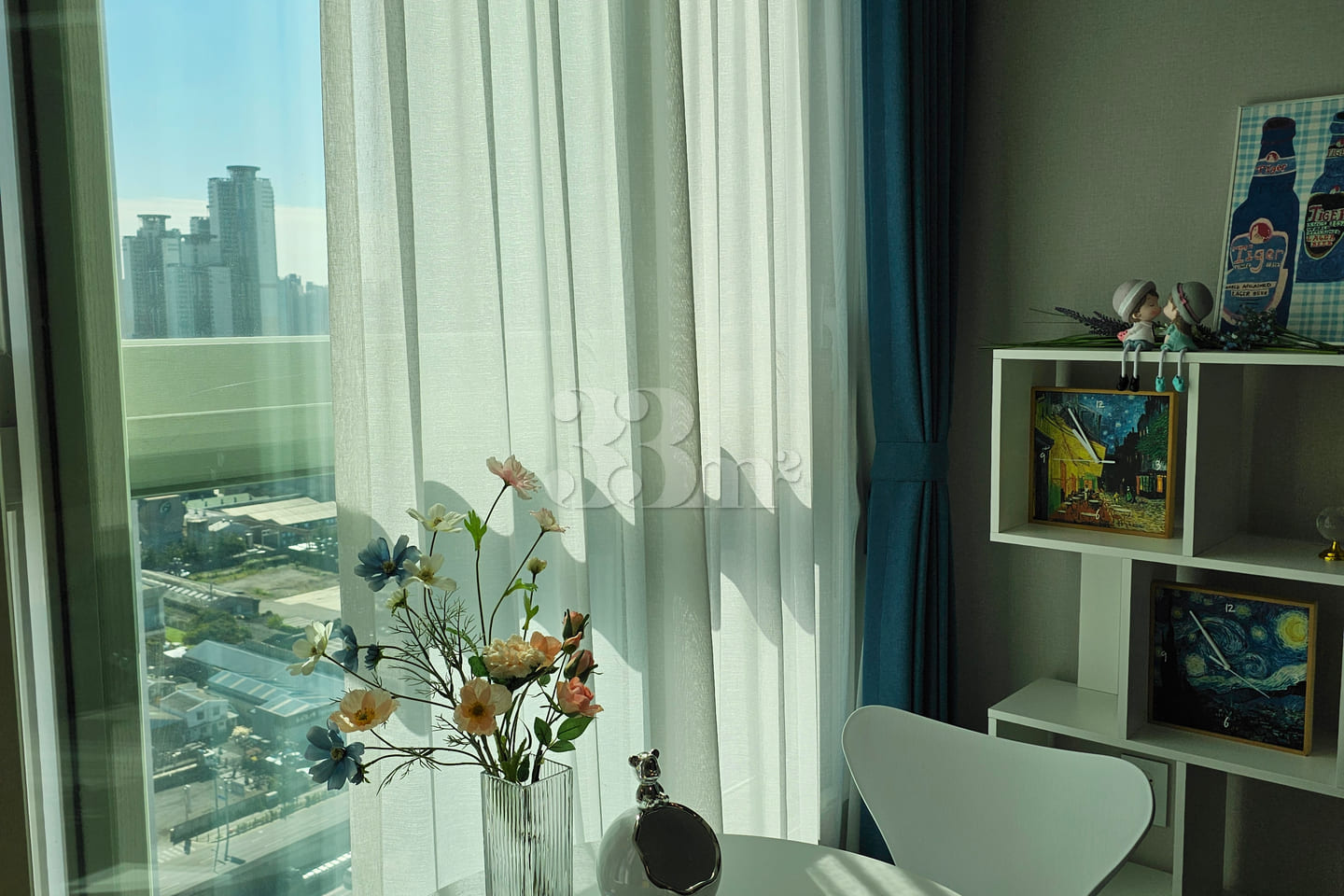 New, fully-furnished harbor house 5th image