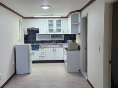 Spacious and Bright 32-Pyeong Home in Dongduc 14th image