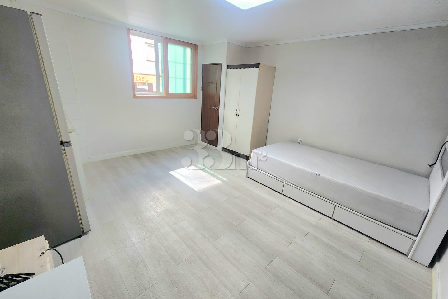 Spacious studio apartment near Busan City Hal 3th image