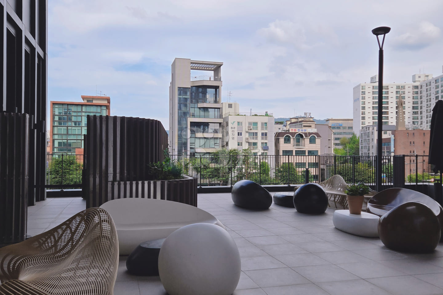 High-end hotel-style suite 14th image