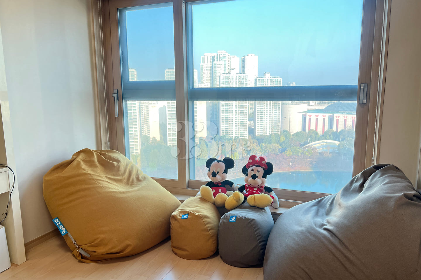 Lotte World Seokchon Lake View 1th image