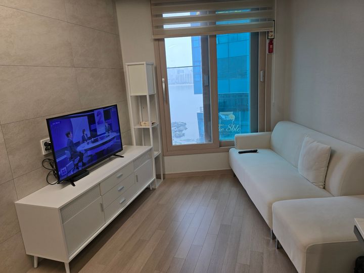 광안리 풀옵션 신축 방 이미지