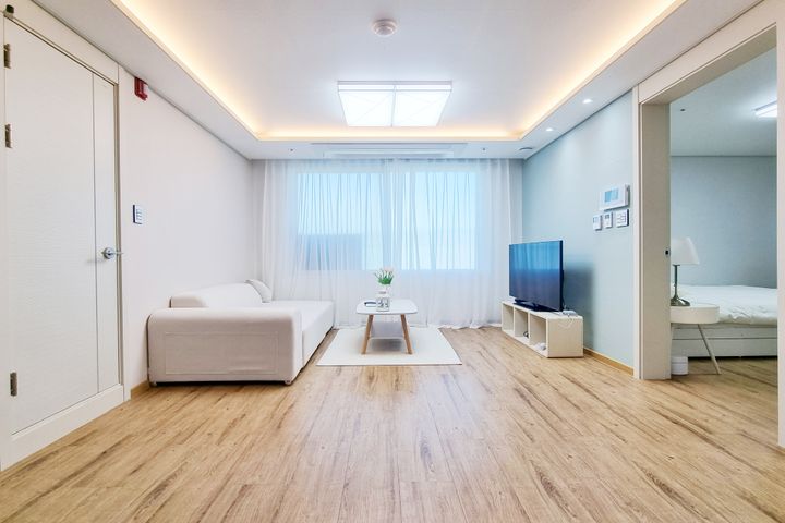 [Sinjeongnegeori Station] 2-room 0th image