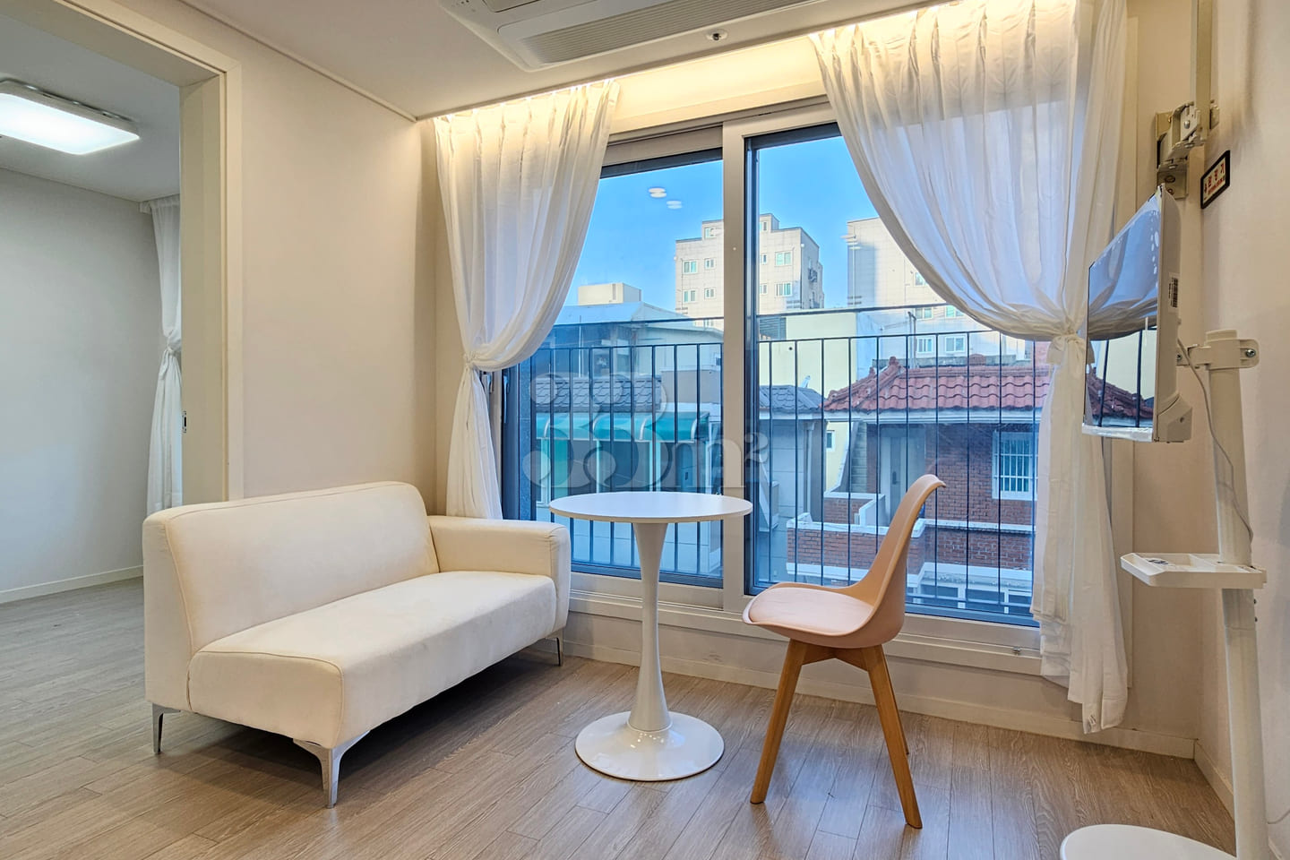 Affordable two-room apartment in Deungchon 10th image