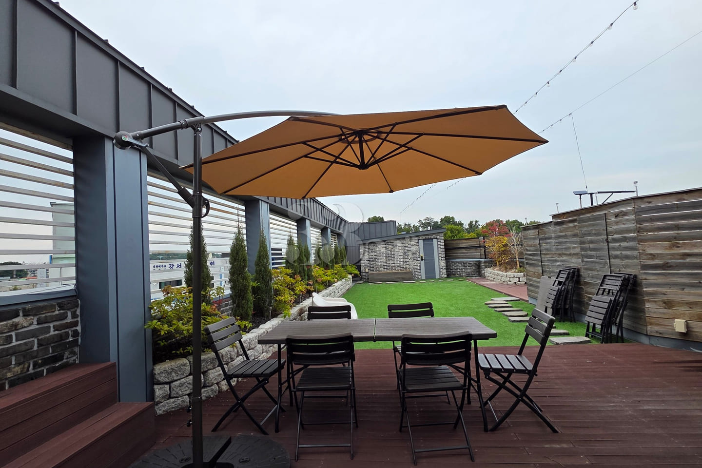 35-pyeong, 4 bedrooms, garden, parking 0th image