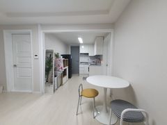 Should I also live in Haebangchon, a popular  7th image