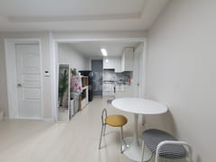 Should I also live in Haebangchon, a popular 7th image