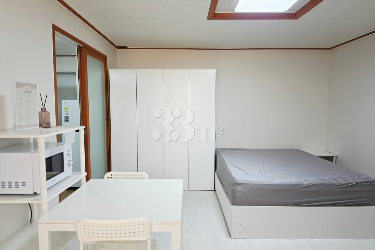 Dujeong-dong, spacious room with 1 queen bed 0th image
