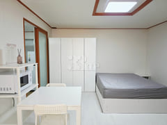 Dujeong-dong, spacious room with 1 queen bed 0th image