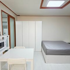 두정동 넓은룸 퀸침대1 방 이미지