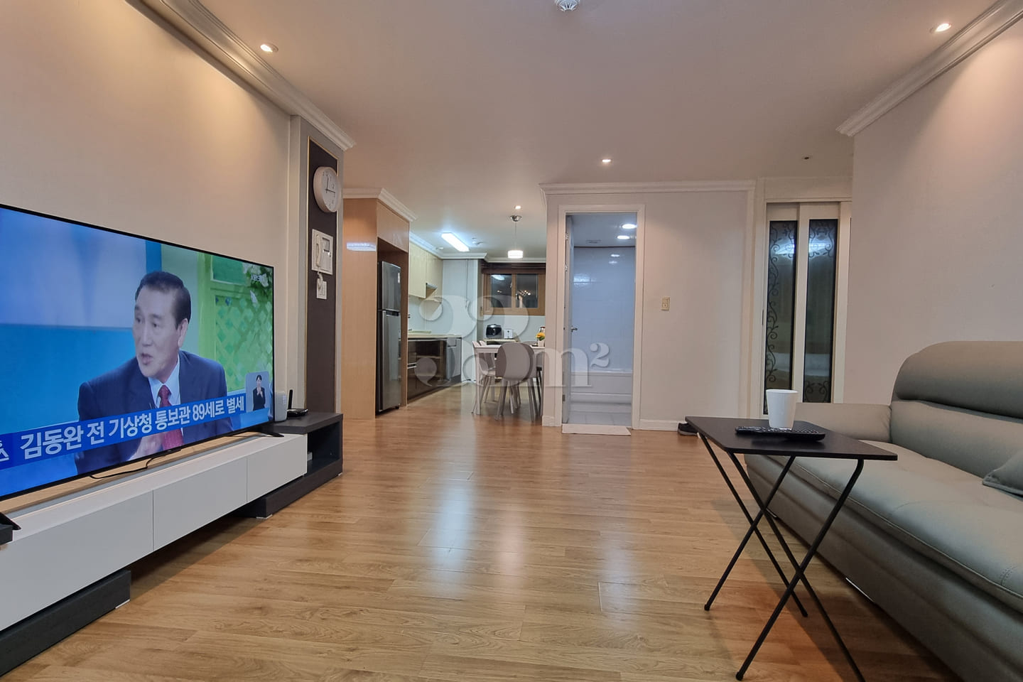 Body-friendly, 3 rooms, parking, full options 0th image