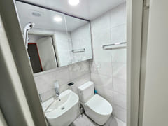 Clean studio apartment in a triple station ar 9th image