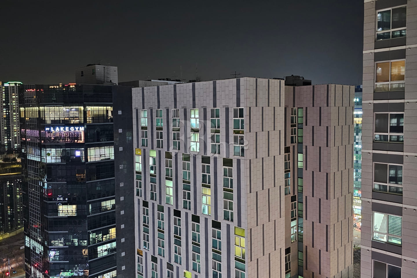 City View High-Rise, Fully Furnished! 10th image