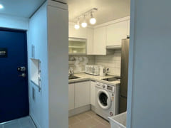 Luxury Two-Bedroom Apartment, 3 Minutes from 3th image