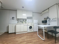 Clean studio apartment near the station 23 7th image