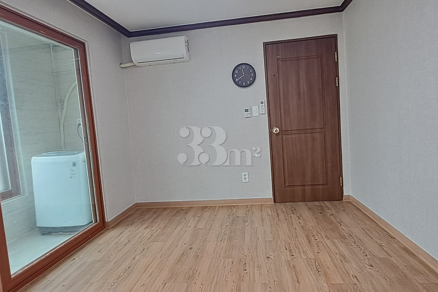 1.5-room unit with a spacious room and living 7th image