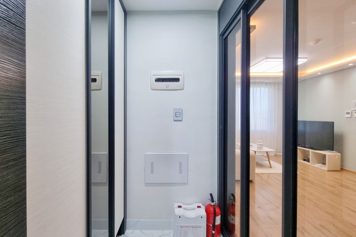 [Sinjeongnegeori Station] 2-room 4th image