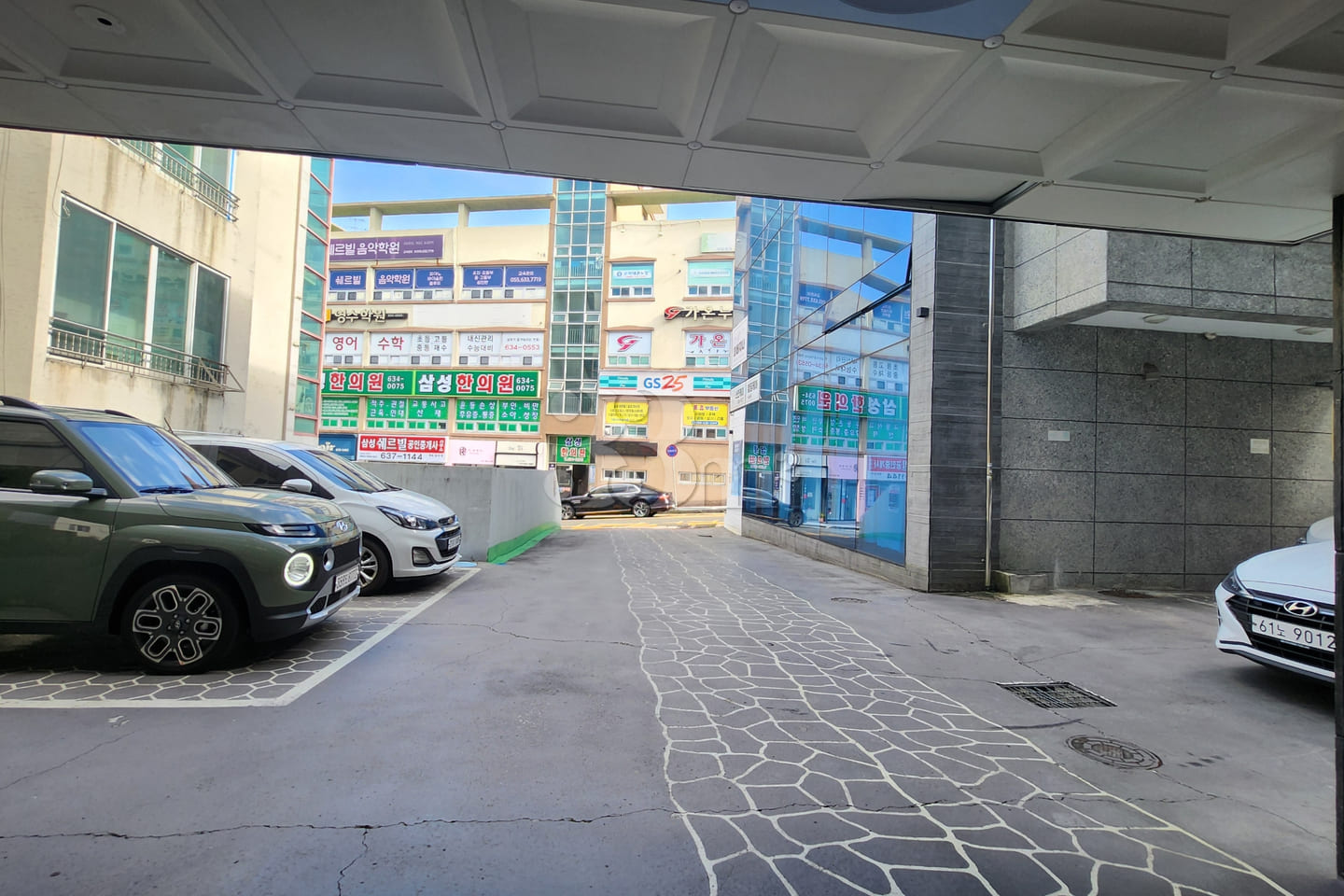 Geoje Island Short-term Rental: Woojungbang 1th image