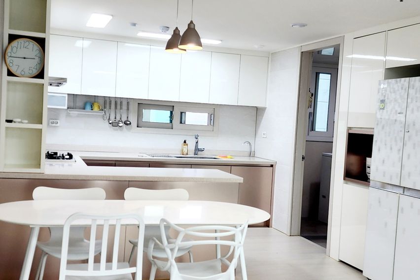 뻥뷰 탑층 3룸 2화 1번째 이미지