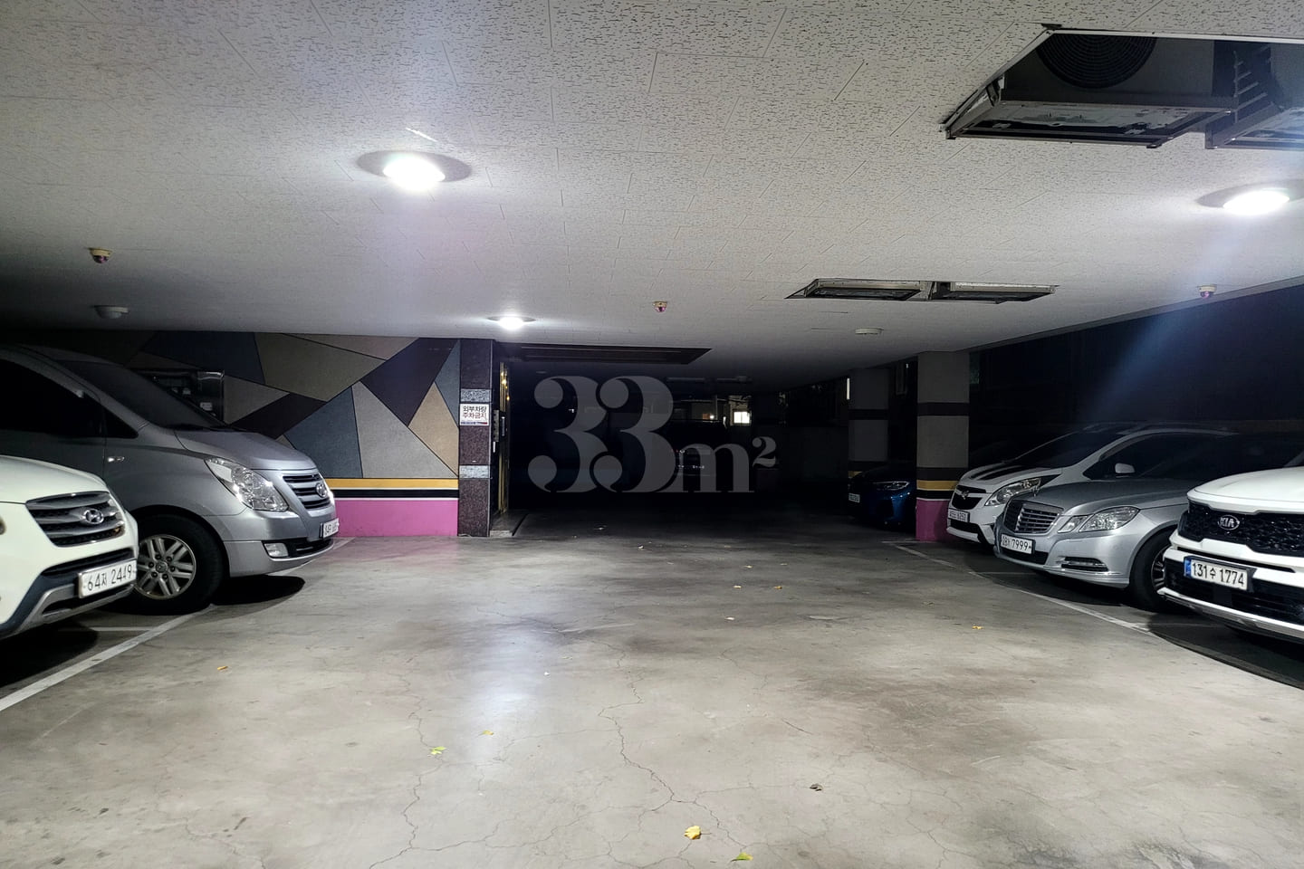 Clean accommodation with convenient transport 10th image