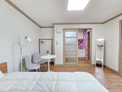 Fully furnished studio apartment near City Ha 0th image