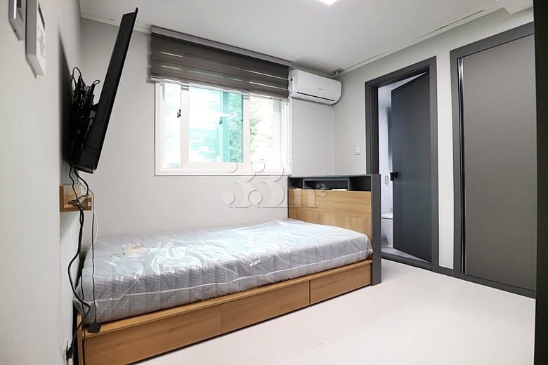 Fully furnished, great for living alone. 2th image