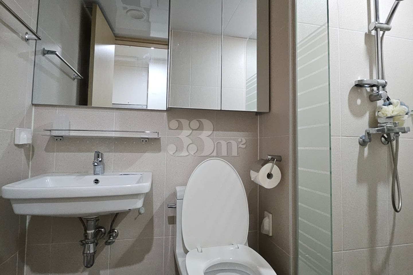 Gasan Station. Clean, well-secured duplex. 15th image