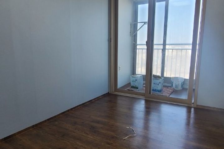 An apartment with incredible airflow 12th image