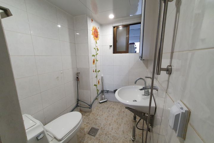 Unit 202, Seongwoo Villa 4th image