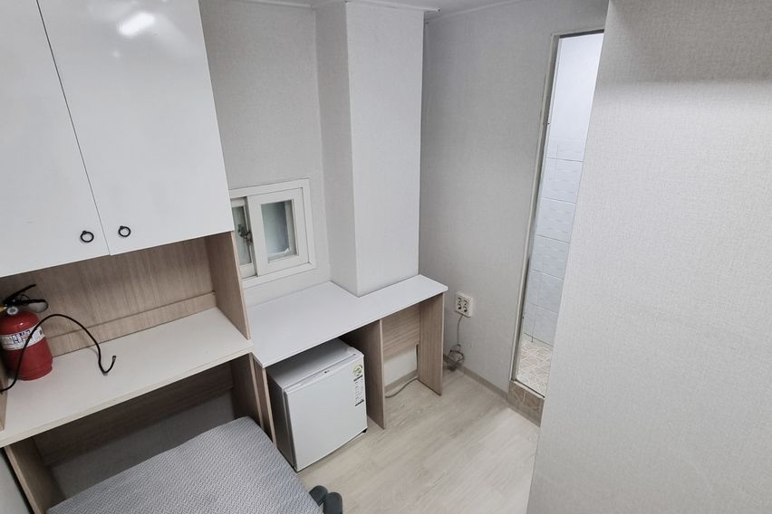 넓은외창샤워룸/남성전용